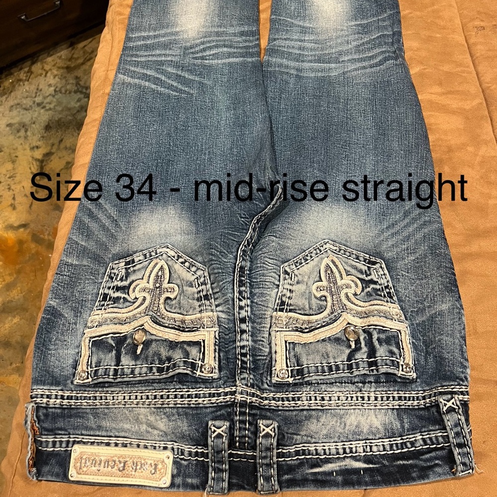 Blue Mid-Rise Straight Jeans with Embroidered Pockets